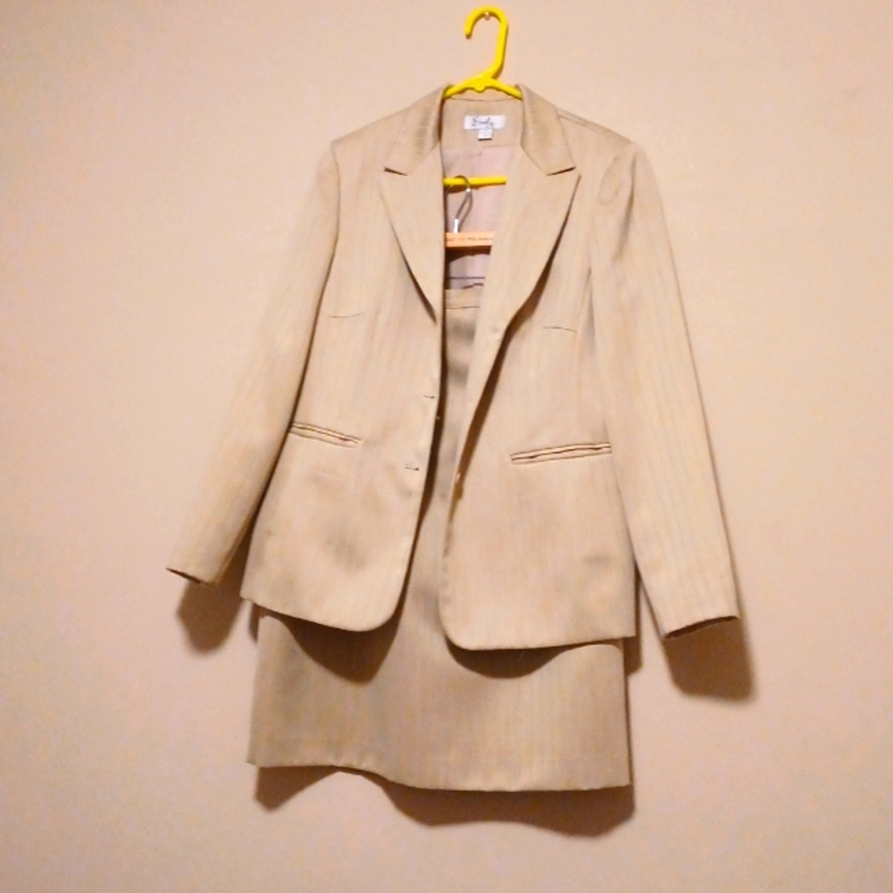 Emily, size 16 color cream,